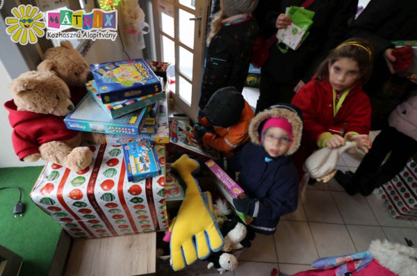 Négyszáz család kapott karácsonyi csomagot