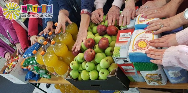 Tavaszi élelmiszercsomagokat kaptak rászorulók a Centerkében