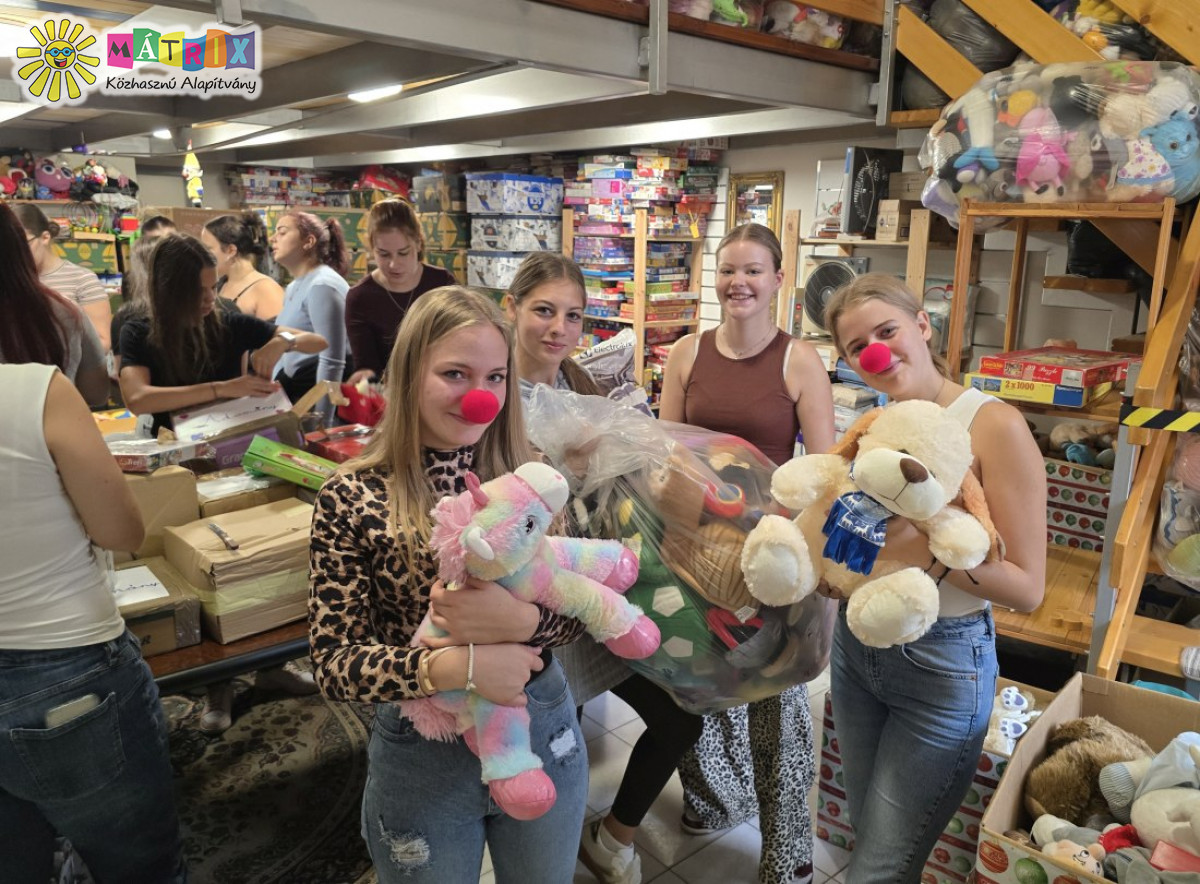 Cikkek / Segítő adományozás a bohócdoktorokkal