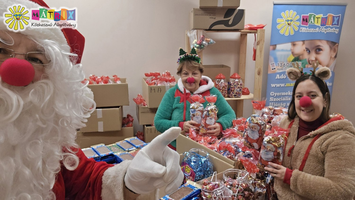 Cikkek / Készült a jótékonysági Mikulás - ezer kisgyermek kap csomagot
