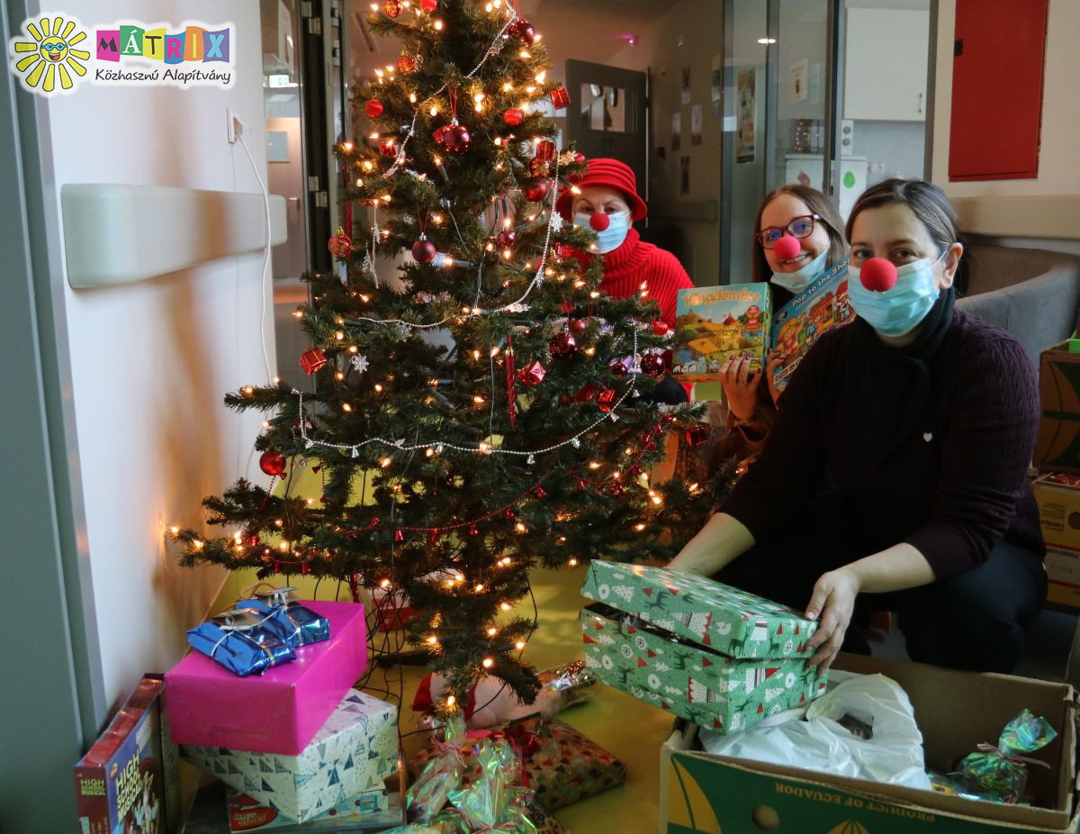 Cikkek / Gyermekkórházakban ajándékoztunk