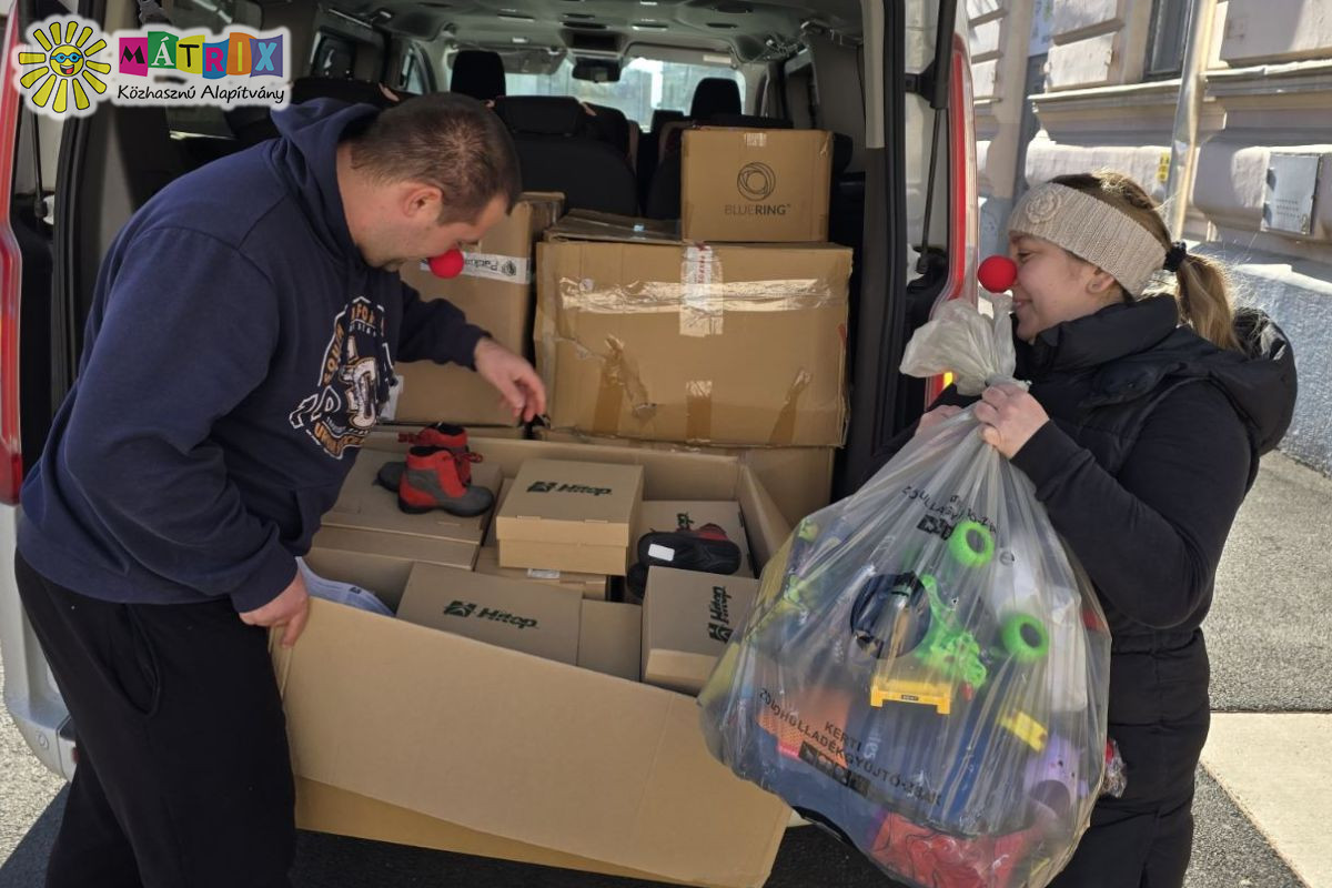 350 rászoruló gyermek kapott új téli - meleg cipőt