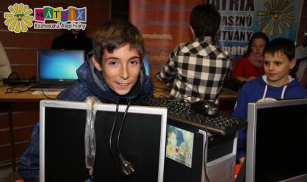 Számítógép Álom 2012 - Gyerekek kaptak számítógépet