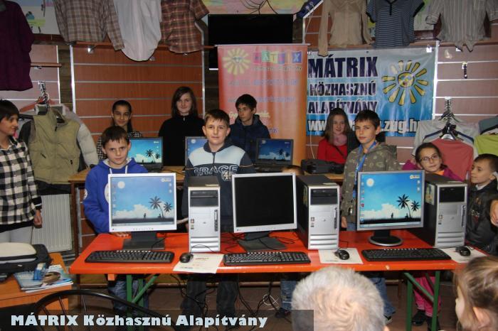 Számítógépet kaptak gyerekek - Számítógép Álom 2012
