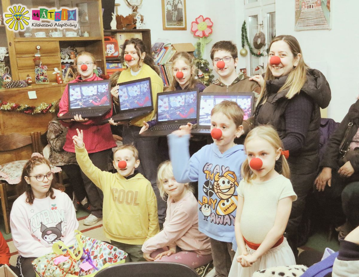 Laptop, kisgyermekek, támogatás