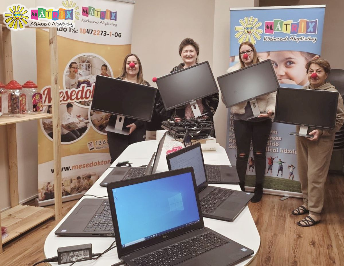 Galéria / Informatikai adomány a gyermekvédelemért