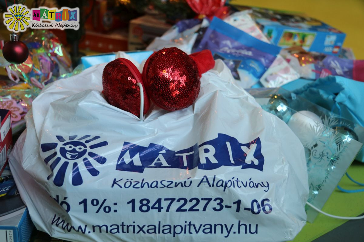 Gyermekeknek ajándék