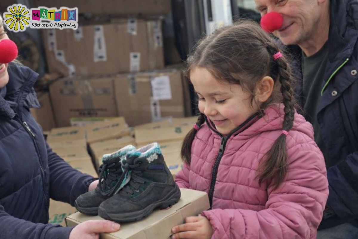 Galéria / Cipő adomány, kisgyermekek támogatása