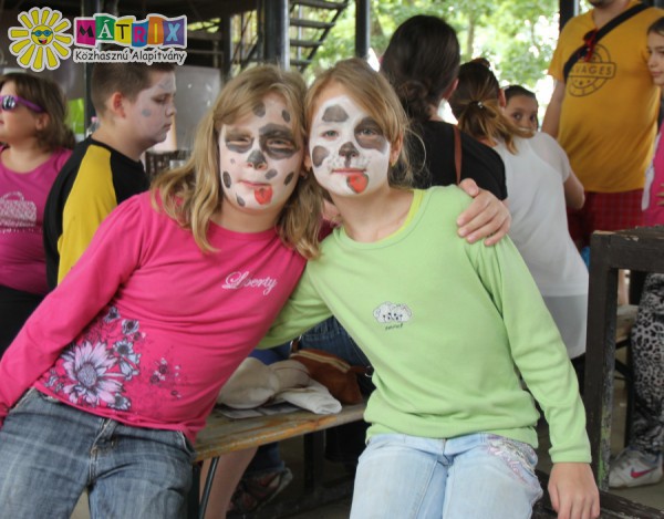 Arcokat festettünk a hátrányos helyzetű gyerekek szervezett táborbban